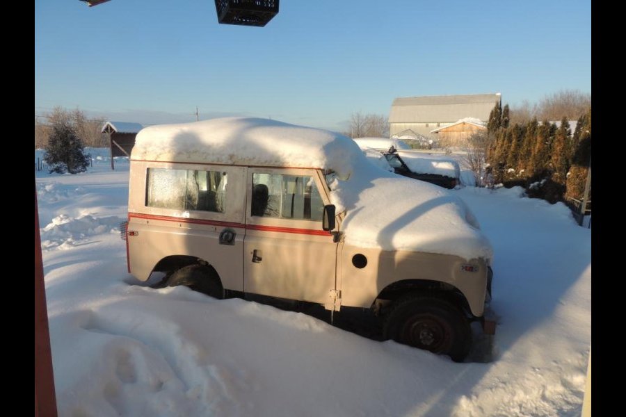 Land Rover Série 3 couvert de neige et glace par moins 30